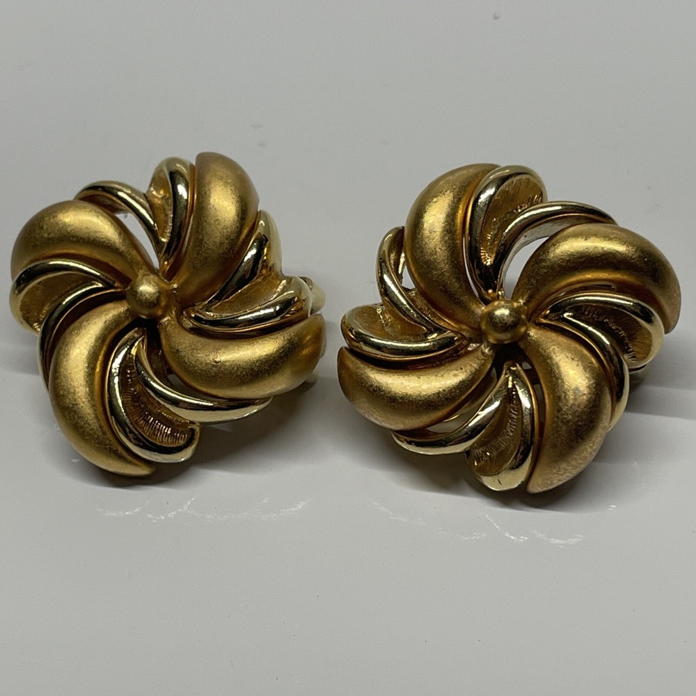 Vintage Monet‎ Gold Tone Bow Matte Shiny Finish Swirl Clip On Earrings